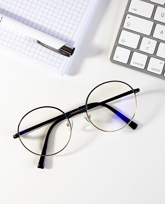 Blaulichtfilter-Brille: So schützt du deine Augen am Bildschirm